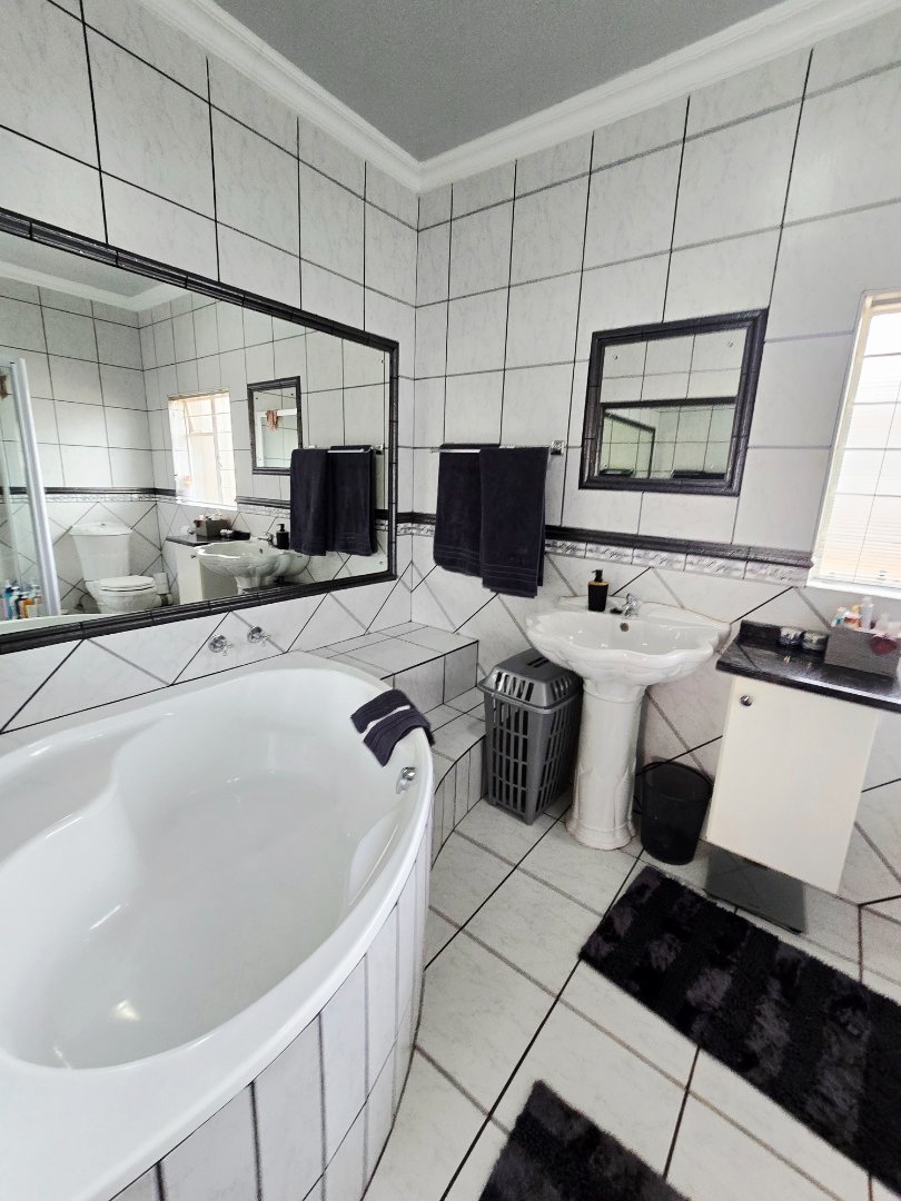 3 Bedroom Property for Sale in Wilkoppies North West